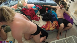 Stepsiblings accidentally turn each other on and end up fucking on the couch